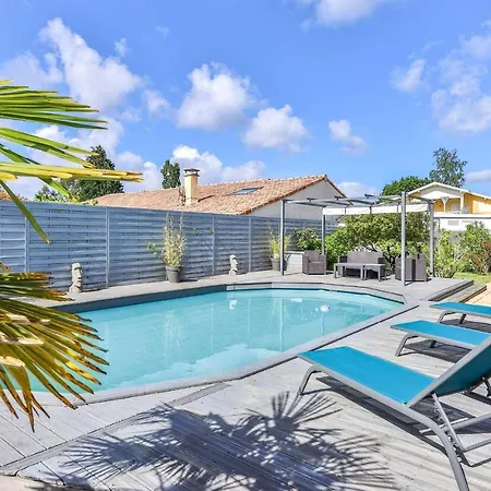 Bourg Avec Piscine Villa