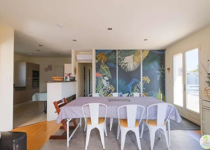 Bourg Avec Piscine *